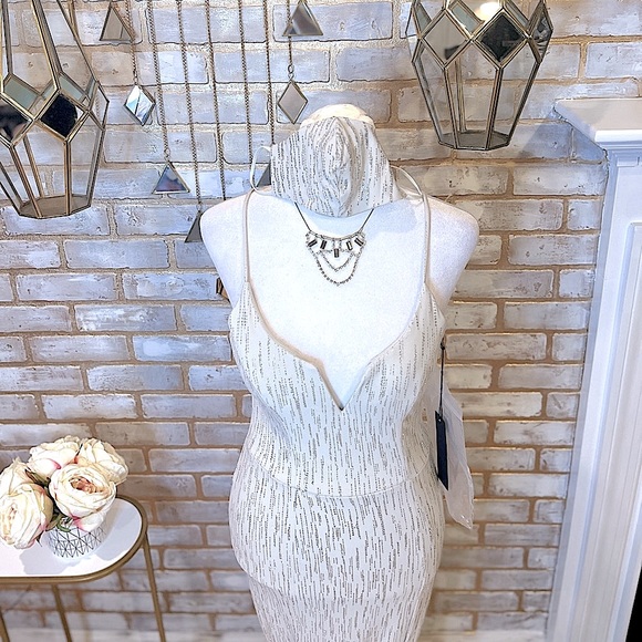 City Triangles White & Silver Fitted Mermaid Style Formal Gown with Mask, Sz. 3 - Picture 10 of 15